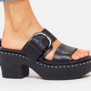 FitFlop Pilar Studded Platform Slides. Lightweight with a casual-cool 70’s vibe